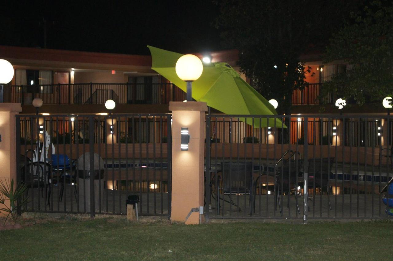 Days Inn By Wyndham Durham/Near Duke University Exterior foto